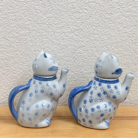 2 Vintage Blue & White Porcelain Cat Creamer - Picture 7 of 11